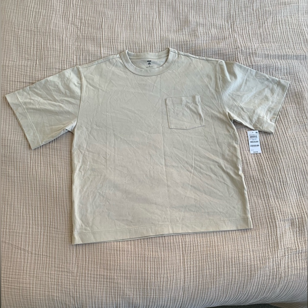Mode of One men’s relaxed fit pocket crew neck t-shirt. New with tags.